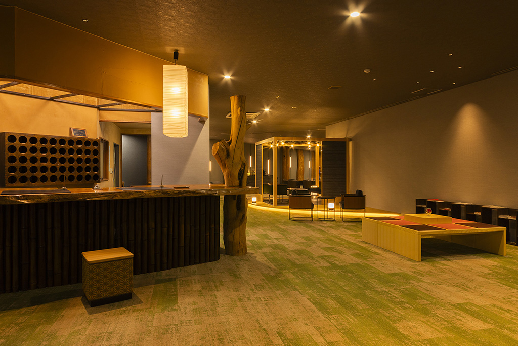 リニューアルされたモダンな空間のロビーラウンジ