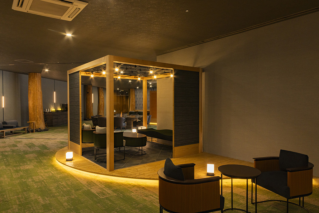 リニューアルされたモダンな空間のロビーラウンジ